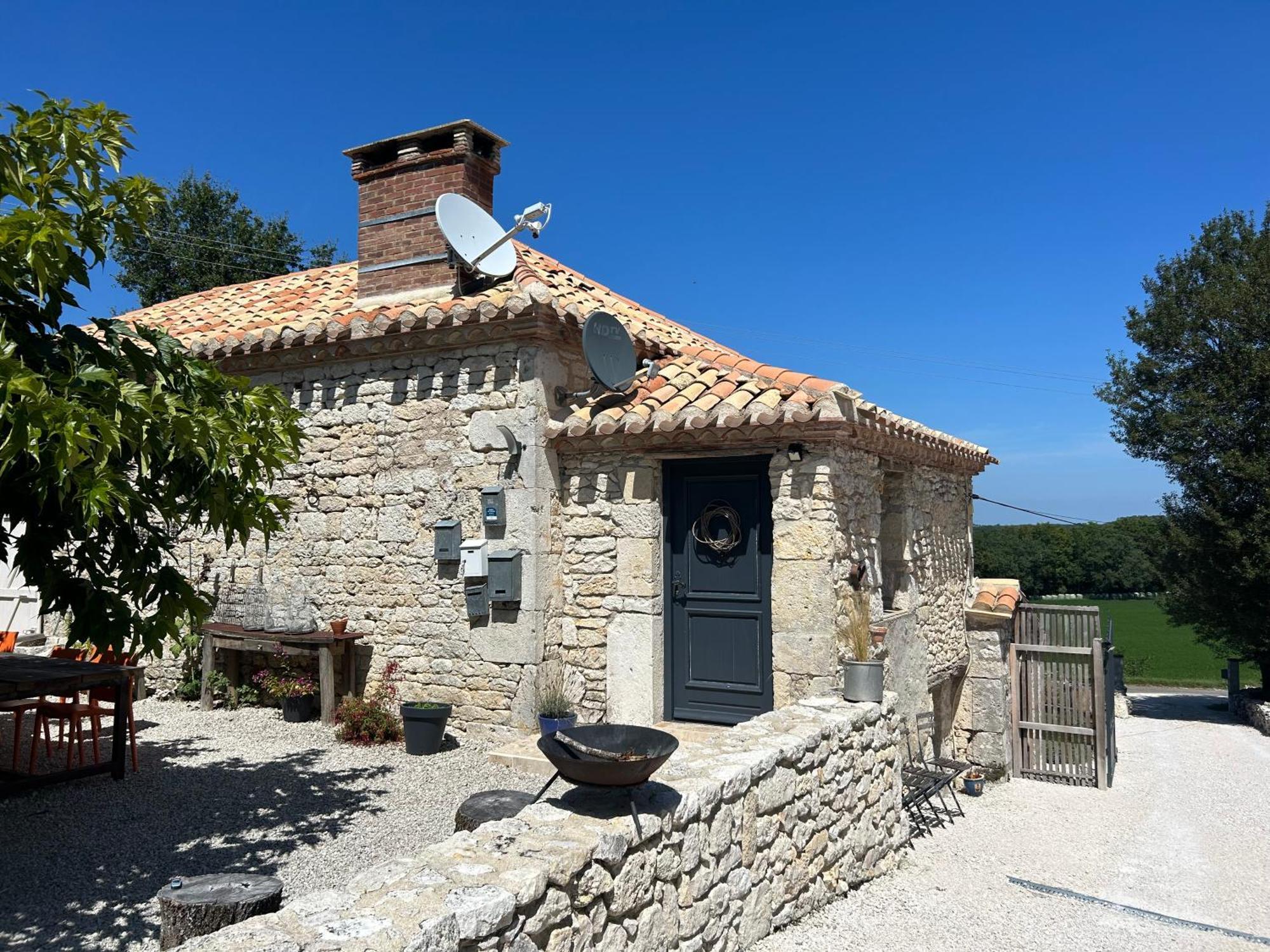 Les Fontanelles Du Quercy Blanc Villa Montcuq ภายนอก รูปภาพ